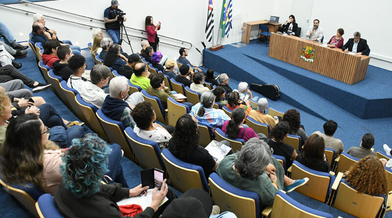 Frente Parlamentar de Cultura é criada em São José com críticas à gestão da FCCR