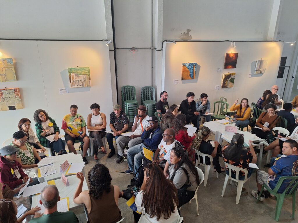 Grupos de trabalho debateram os oito eixos da conferência, elaborando diretrizes para o futuro Plano Municipal de Cultura.| Foto: Renata Guarino