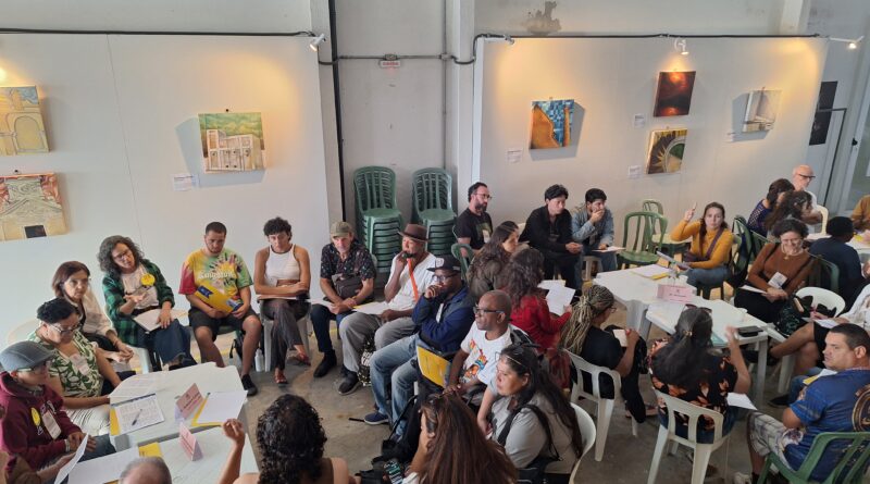 Grupos de trabalho debateram os oito eixos da conferência, elaborando diretrizes para o futuro Plano Municipal de Cultura.| Foto: Renata Guarino