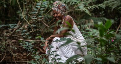 “Encantaria”, novo livro de Analu Cristina, une poesia, feminismo e negritude em versos de cura, amor e transformação social.