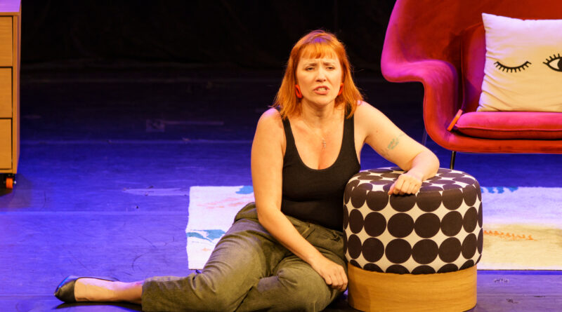 Espetáculo “MANHÊ!” chega ao Teatro Colinas com humor e reflexões sobre a maternidade